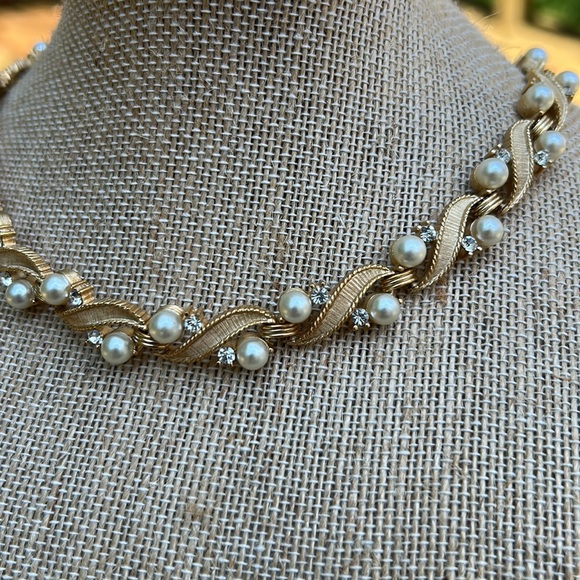 Vintage Trifari Pearl Gold Necklace. 1950’s - Picture 9 of 16